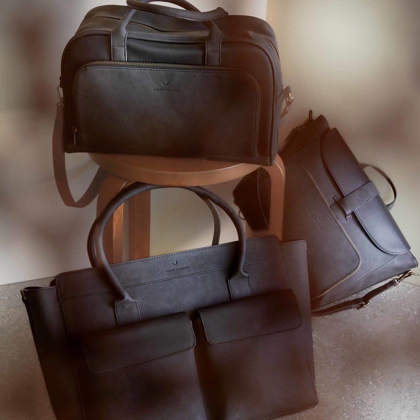Essential Bag schwarze Handtasche