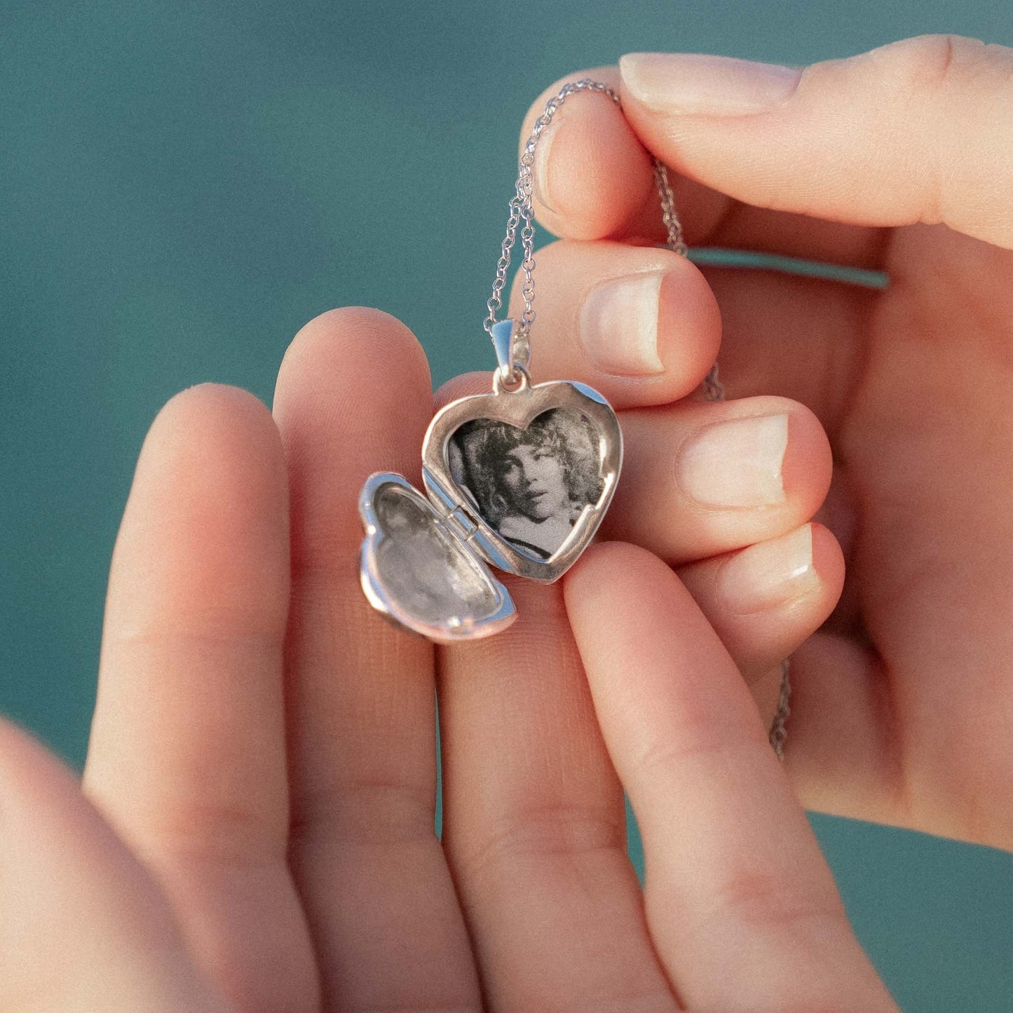 Sisterhood Memory 925 sterling silver necklace with photo locket - Violet Hamden